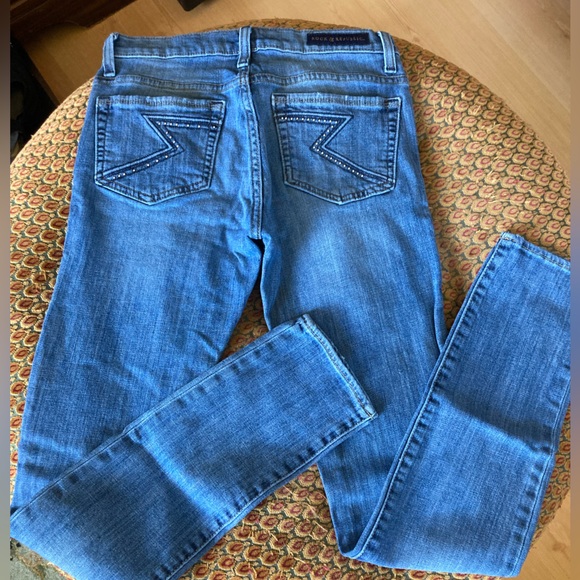 ROCK & REPUBLIC JEANS.           Size 2 - Picture 3 of 6